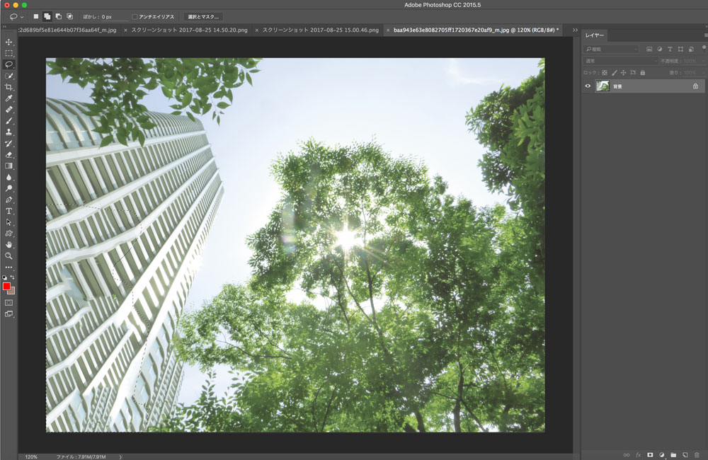 Photoshopコンテンツに応じるでビルの前の木を消す（違和感のある合成）